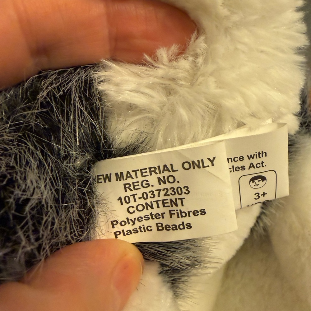 NWOT Husky plush toy, with a Canada 🇨🇦 Collar, white and grey. - Picture 2 of 8